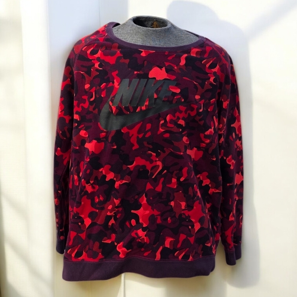 Nike Women's  Red Camo Sweater Size XL